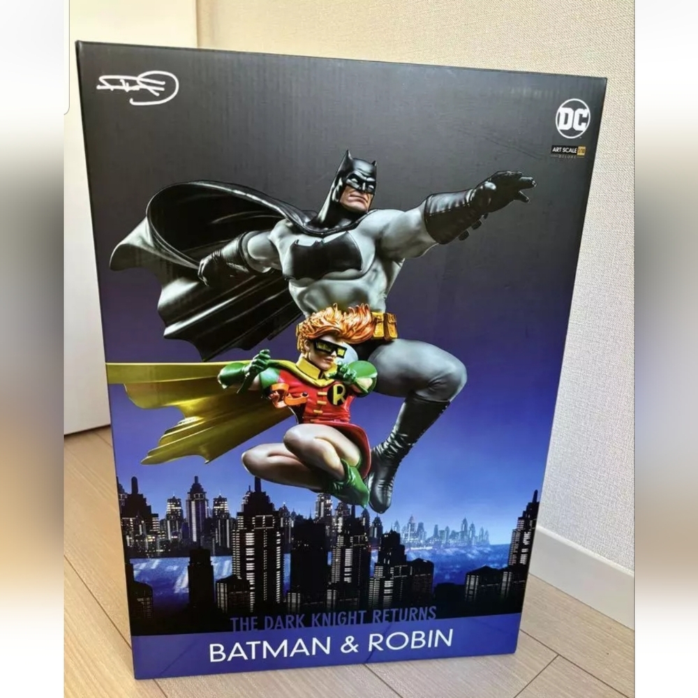 Batman and Robin statue